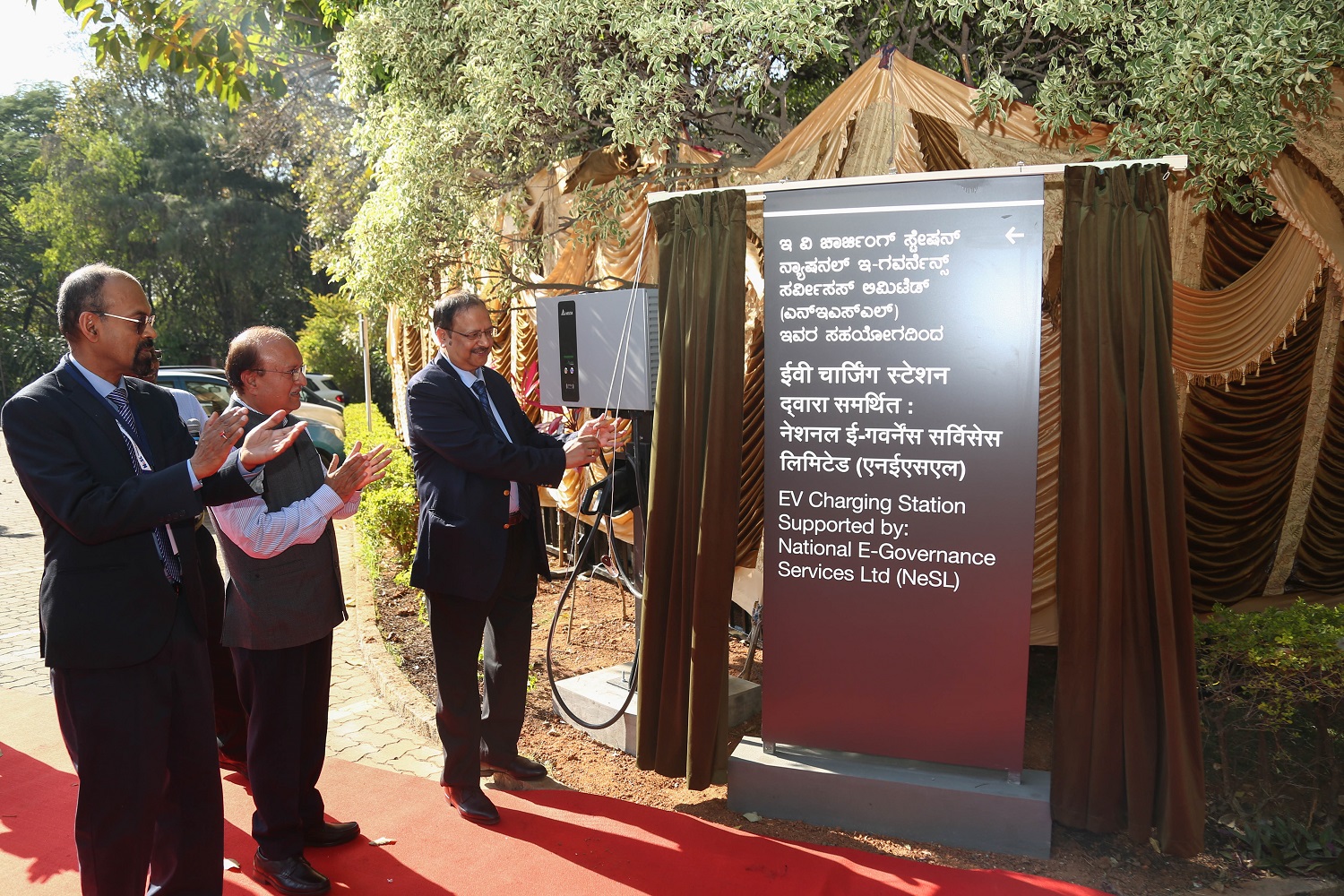 Justice R. Sudhakar, President of the National Company Law Tribunal, inaugurates a fast-charging EV station, sponsored by the National E-Governance Services Limited (NeSL), at the IIMB campus, on 23rd February 2023.​