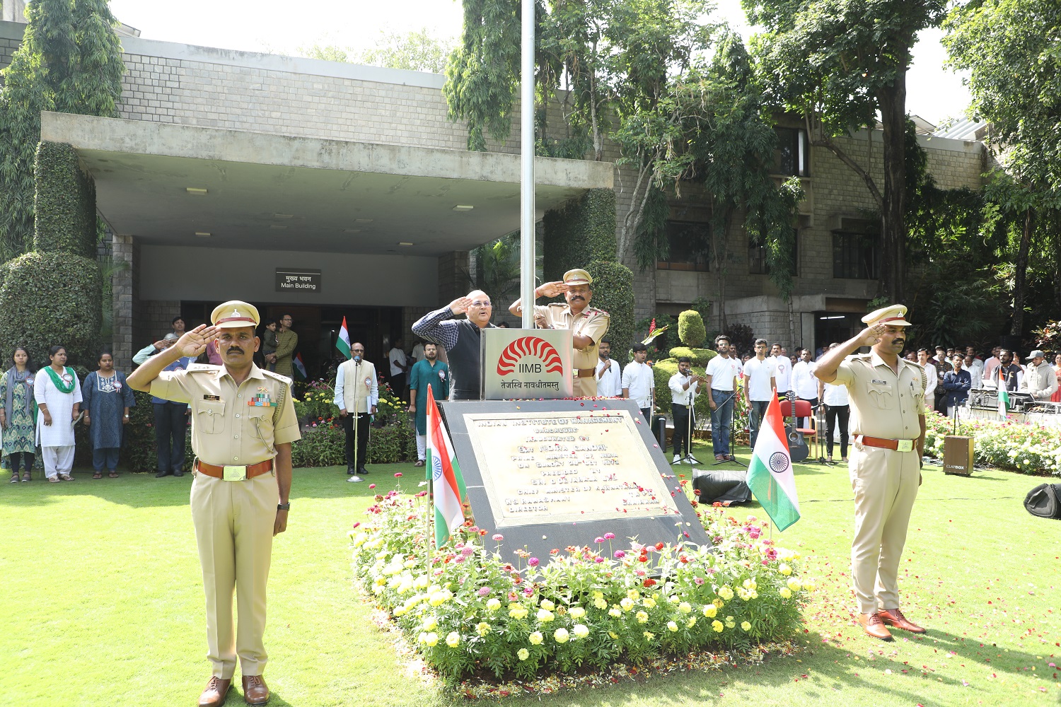 The flag was hoisted by IIMB Director, Prof. Rishikesha T Krishnan, and the national anthem was sung by students, faculty and staff on 15th August 2023.