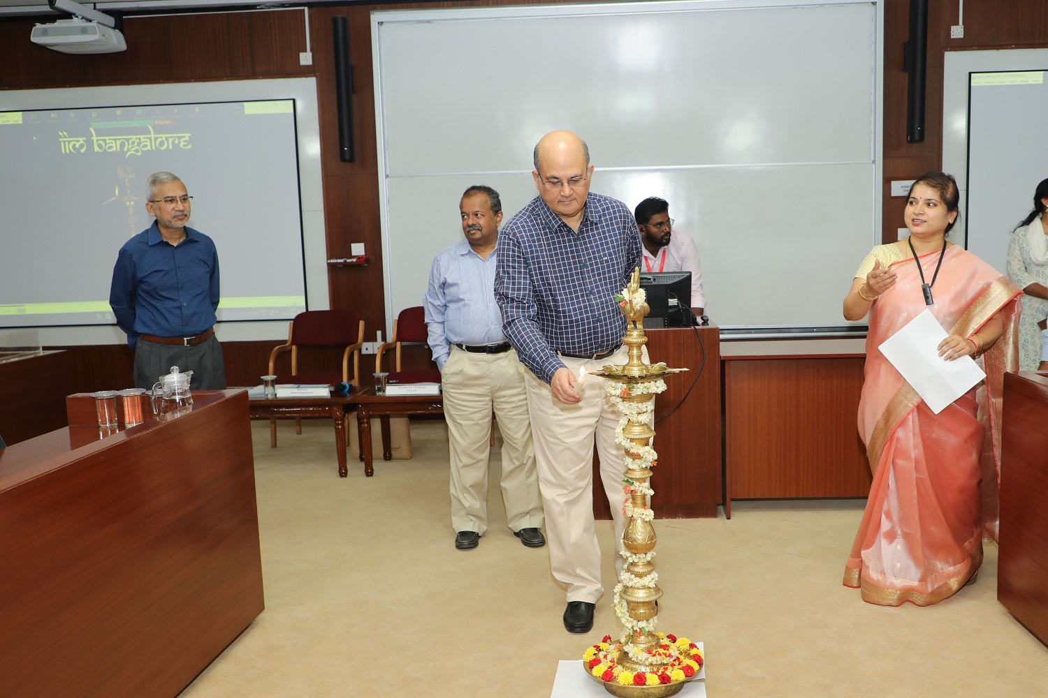 Prof. Rishikesha T Krishnan, Director, IIM Bangalore, lights the lamp at the inauguration of the 20th batch of the Post Graduate Programme in Public Policy & Management (PGPPM), on 3rd October 2023.