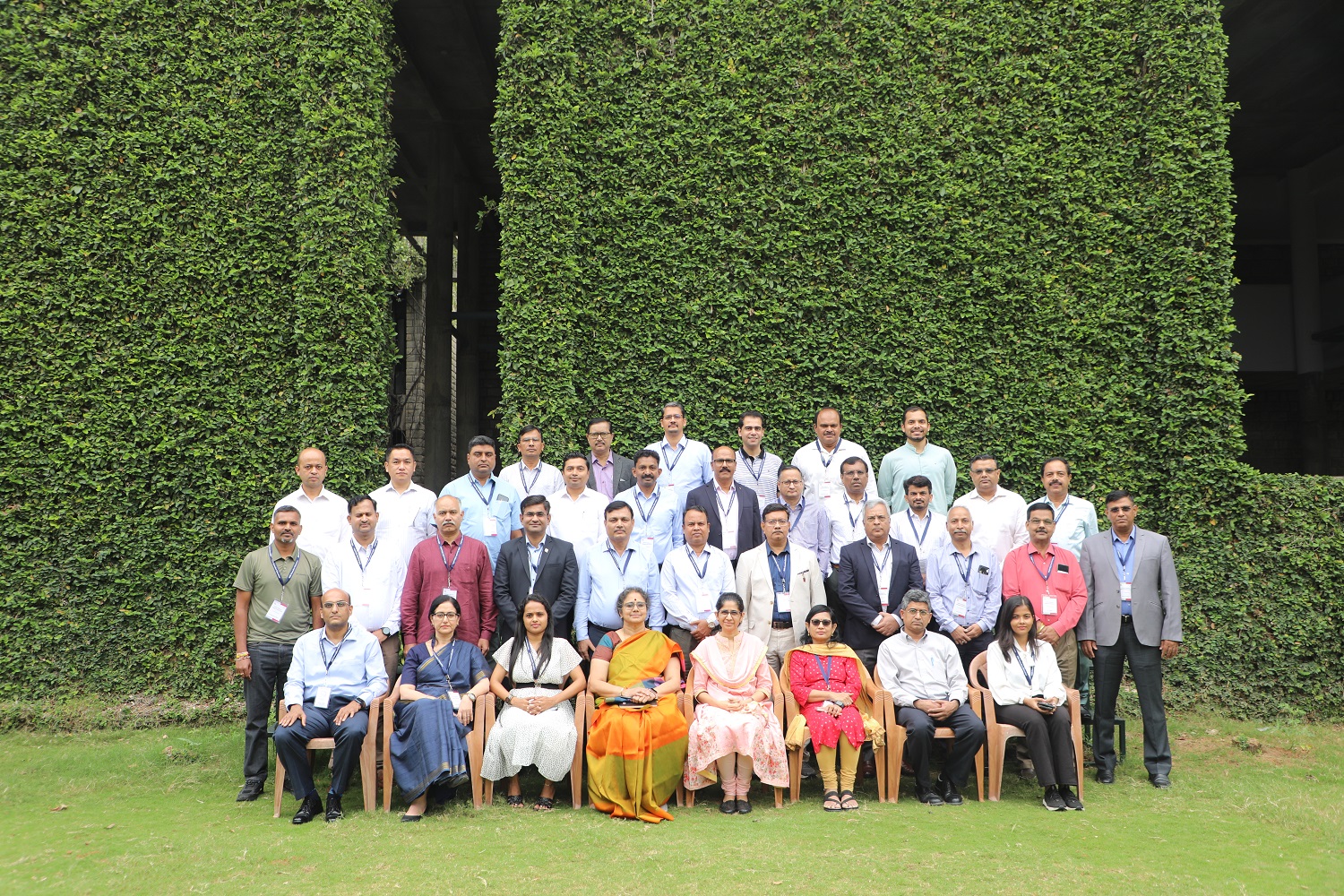 Participants of the Executive Education Programme, ‘Decision Making for Managerial Effectiveness’, along with the Faculty Programme Directors, on 14th November 2023.