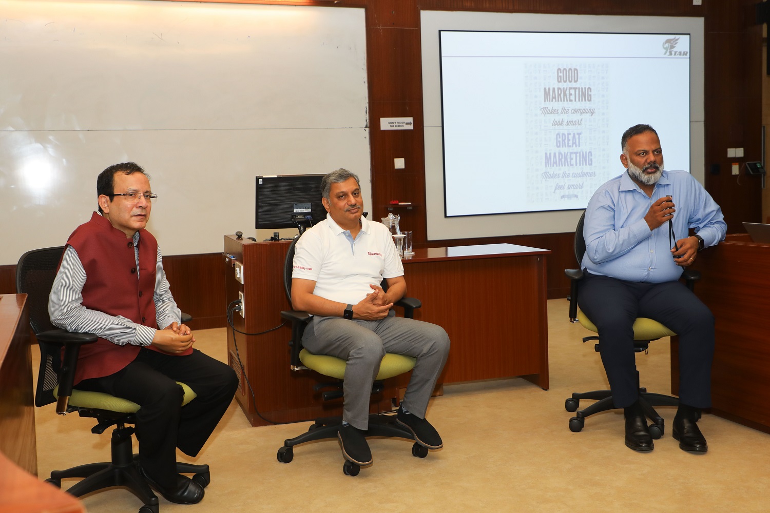 Professor Gopal Mahapatra, faculty in the OB&HRM area at IIMB, invited two industry leaders – Ravikiran Annaswamy, Co-founder and CEO of Numocity Technologies and Dharma Teja Gorrepati, CEO of Ninestar Groups, to deliver special lectures to PGP students as part of his course, ‘Leadership in the Digital Era’, on 22nd November 2023.