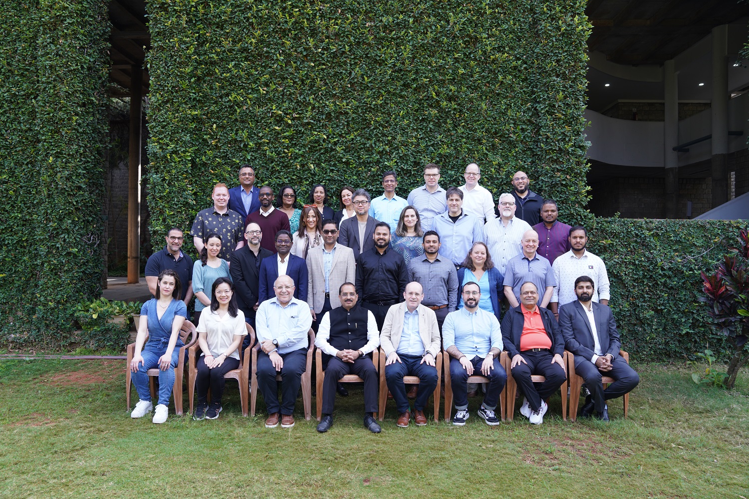 Participants of the Executive Education Programme ‘International Management Programme – The Worldly Mindset: Managing Context’, along with the Faculty Programme Director, on 22nd January 2024.