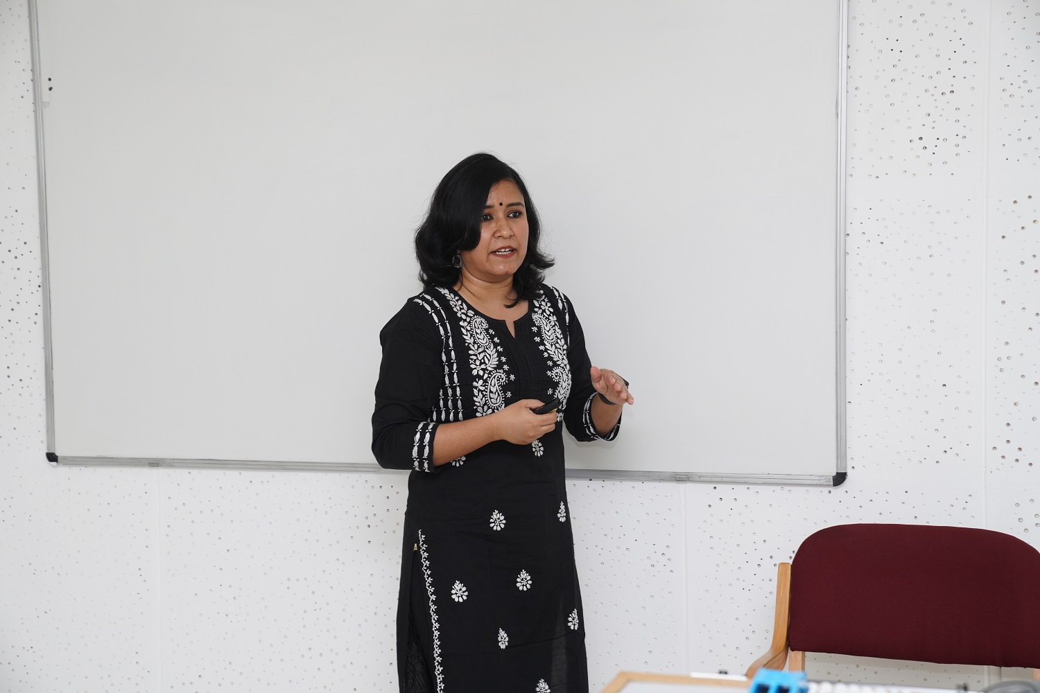 Prof. Dyotona Dasgupta, faculty from the Economics area at O.P. Jindal Global University, at the research seminar on ‘Educational Standards and Parental Investment’, organized by the Office of Research and Publications (R&P) at IIMB, on 11th July 2024.