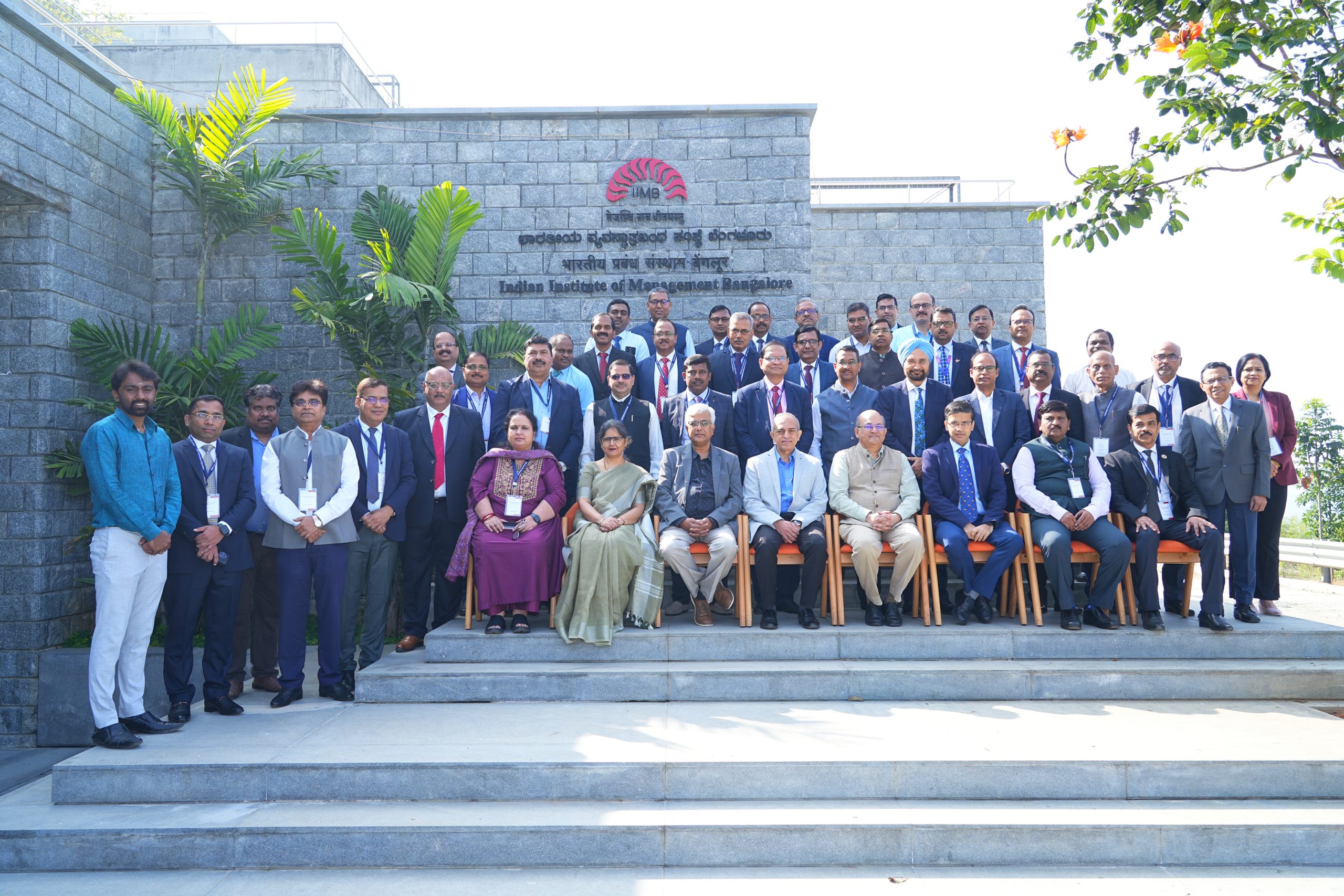 Participants of the ‘Transformational Leadership Programme for SBI’, along with the Faculty Programme Director and the Director & Dean (Alumni Relations & Development) of IIMB, on 6th January 2025.