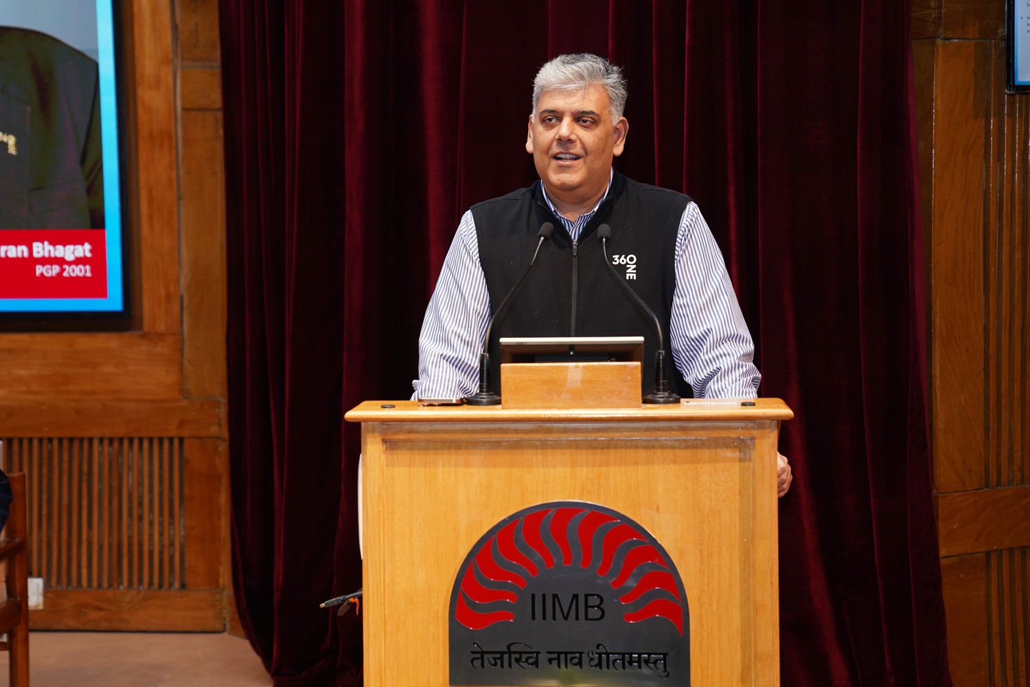 Karan Bhagat, PGP 2001, during the Alumni Service Award presentation.