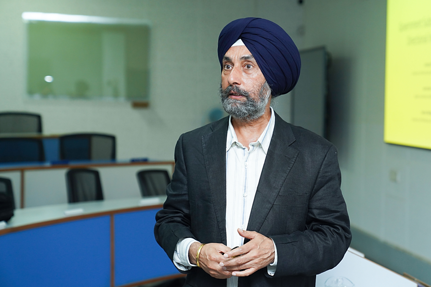 Prof. Harminder Singh, Deakin University, shared insights from his research on ‘Government Subsidies and Analyst Directional Inconsistency’. The seminar was organized by the Office of Research and Publications, at IIMB, on 31st October 2025.