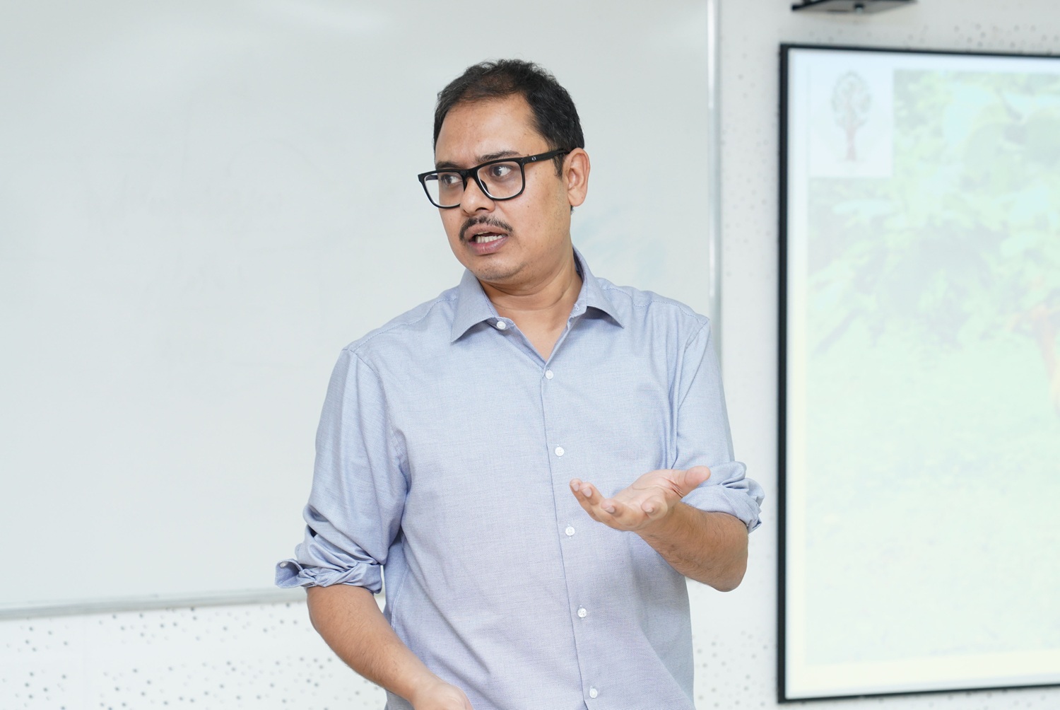 Prof. Budhaditya Das, Dr. B. R. Ambedkar University Delhi, shared insights from his research paper on ‘The Political Ecology of Tribal Development and Policy: Rethinking Land, Labour and Nature in the Satpura Hills, Madhya Pradesh, 1860-2025’. The research seminar was organized by the Centre for Public Policy, at IIMB, on 30th October 2025.