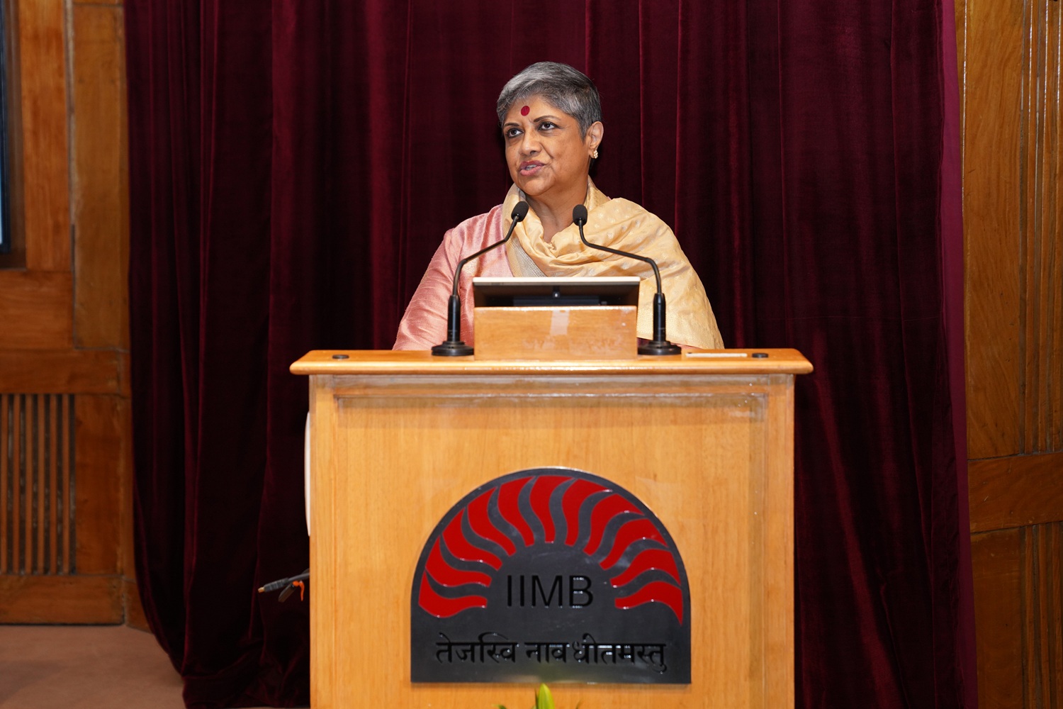 Prof. Malavika R. Harita, Founder & CEO, Brand Circle, and Member, IIMB Board of Governors, speaks on the power of knowledge as a potent tool to create influence and goodwill, during her address.