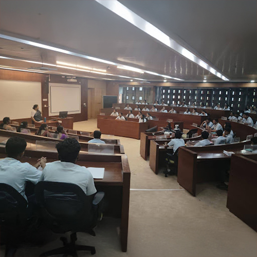 Dr. Swati Bandi speaks to Vidya Sanskaar students on the Art of Communication at IIM Bangalore