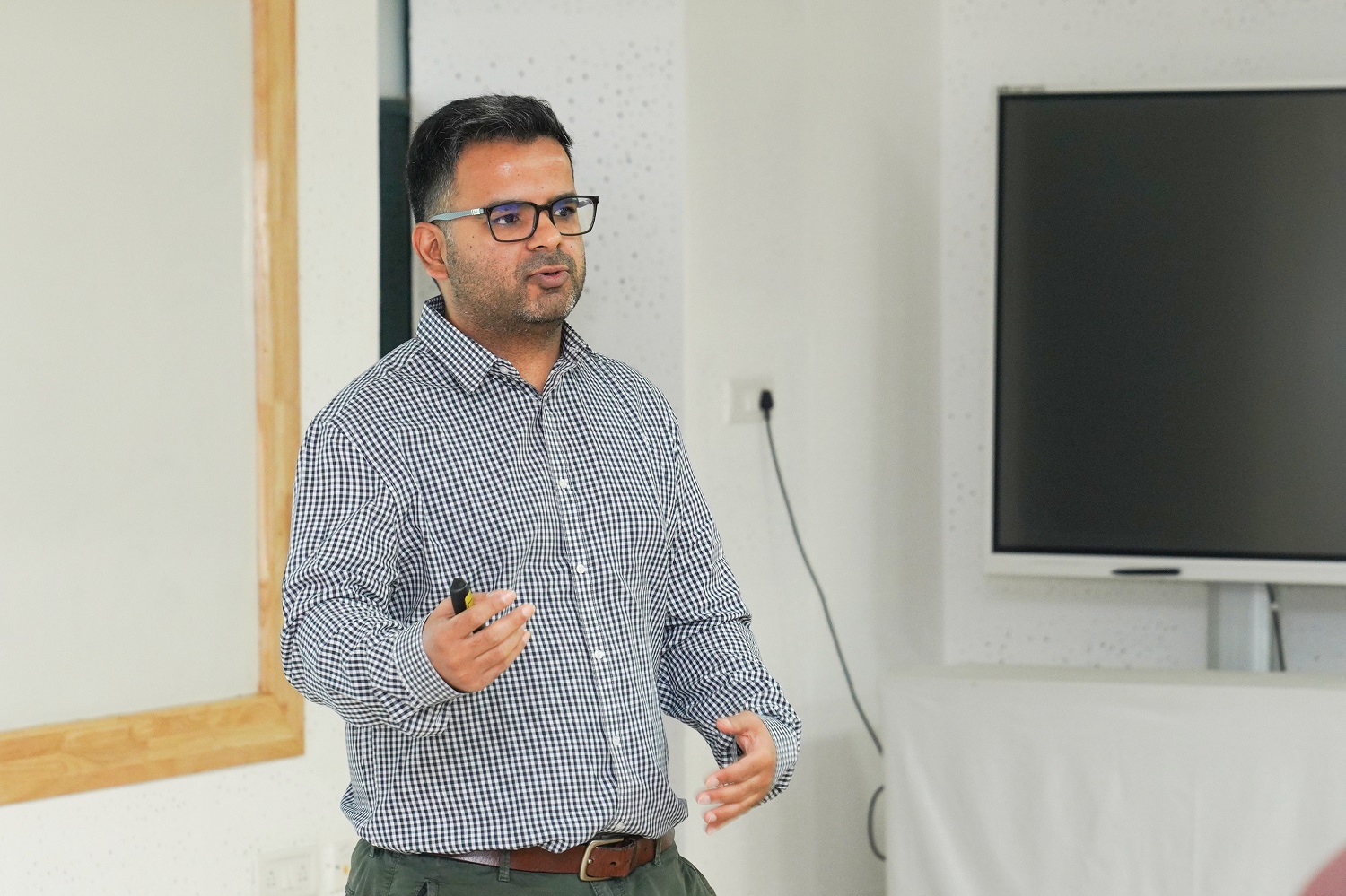 Prof. Ankit Kalda, Indiana University, presented his research on ‘Partisan Inequality in Property Tax Assessments: A Fiscal Burden on Political Minorities’ on 7th November 2025, during a seminar organized by the Office of Research and Publications.
