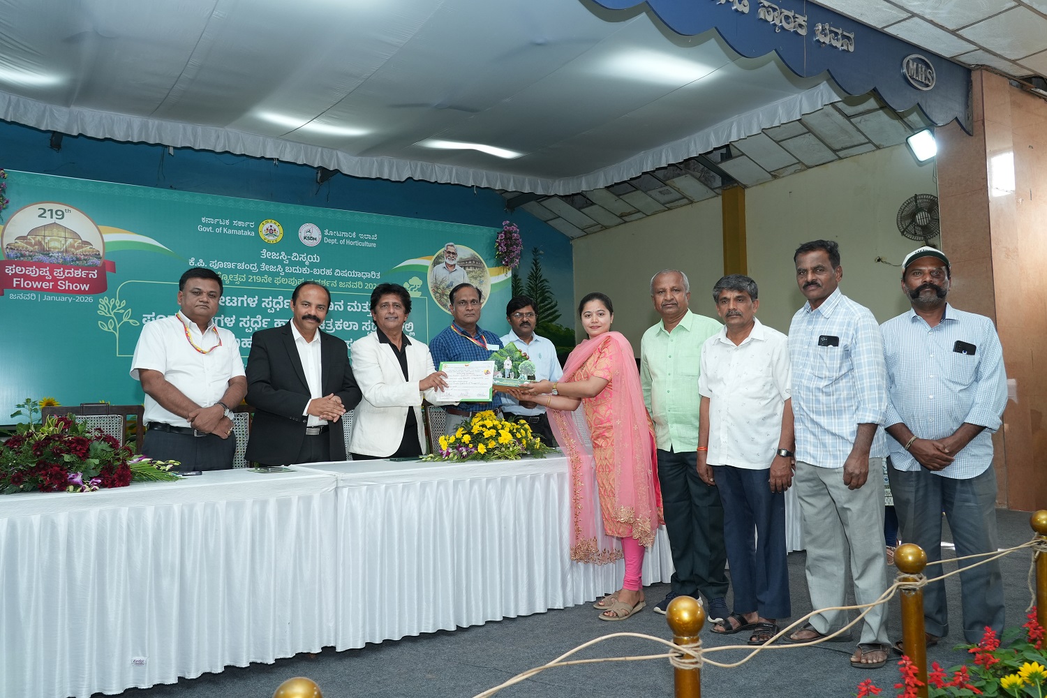 On the occasion of Republic Day 2026, IIM Bangalore was awarded the First Prize in the ‘Ornamental Garden Competition’ conducted by the Department of Horticulture, Government of Karnataka. The award was presented by Dr. Pradeep Kenjige, botanist and eminent writer.