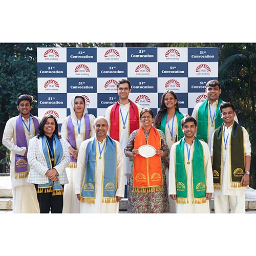 785 students graduate with nine winning gold medals at the 51st Convocation of IIMB